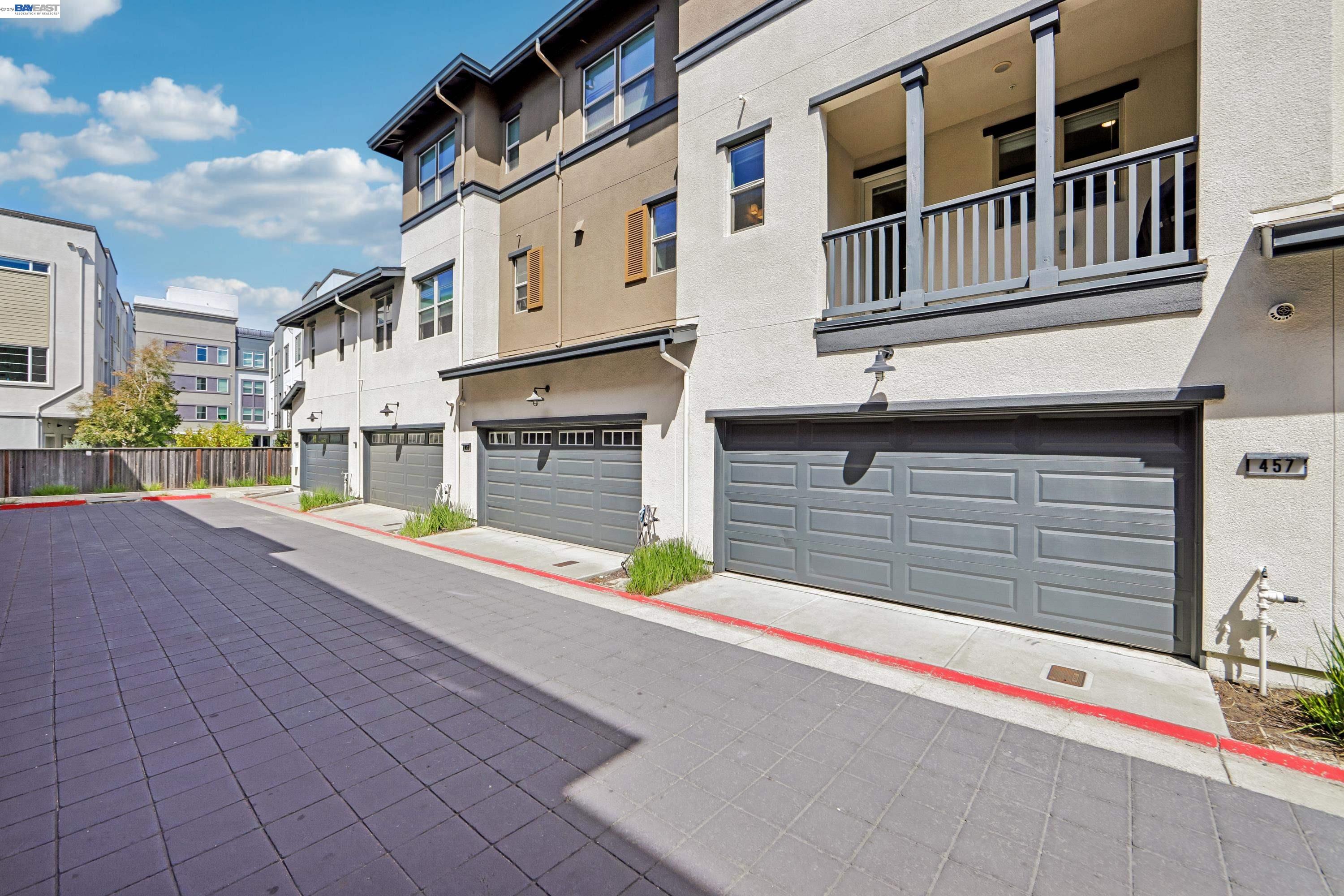 457 Diller Street