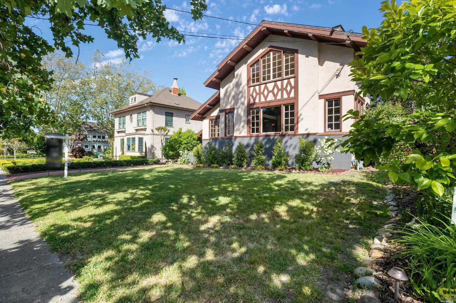 707 W D Street