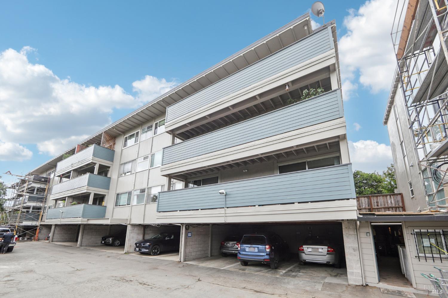 290 Via Casitas # 206