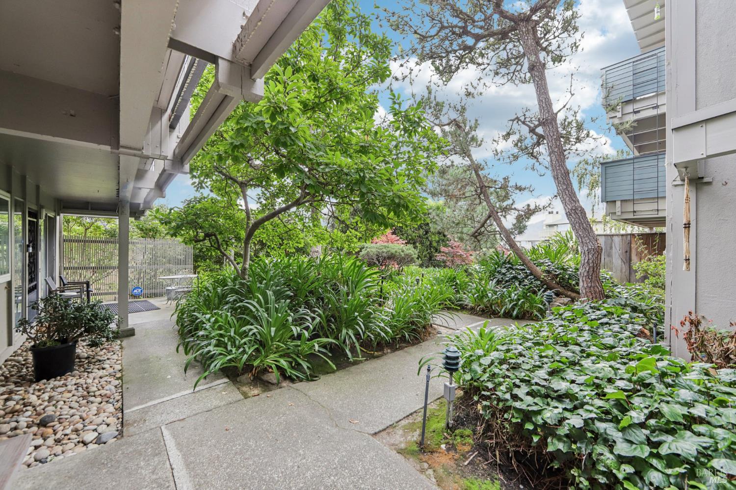 290 Via Casitas # 206