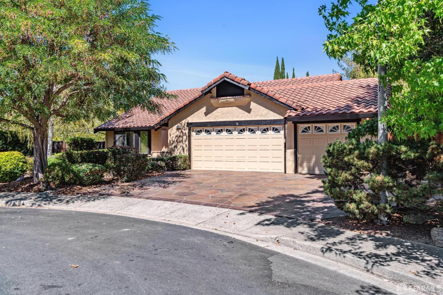 320 Meadowood Court