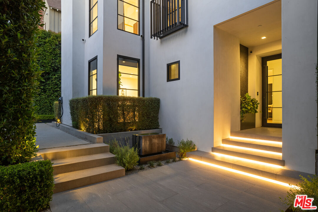 1146 Sierra Alta Way
