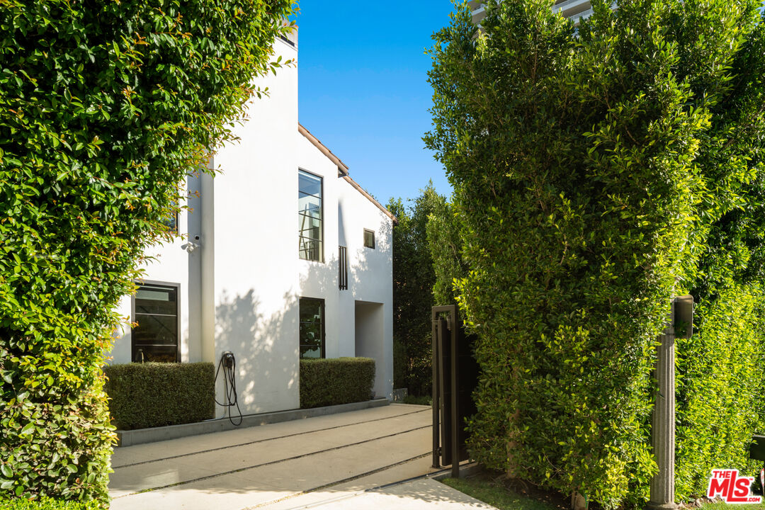 1146 Sierra Alta Way