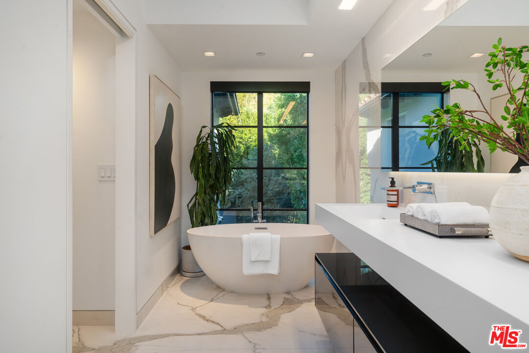 1146 Sierra Alta Way