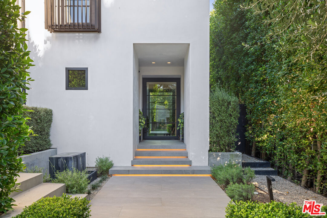 1146 Sierra Alta Way