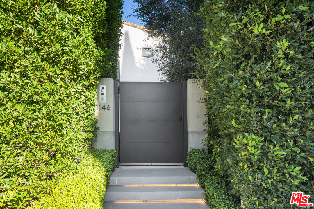 1146 Sierra Alta Way