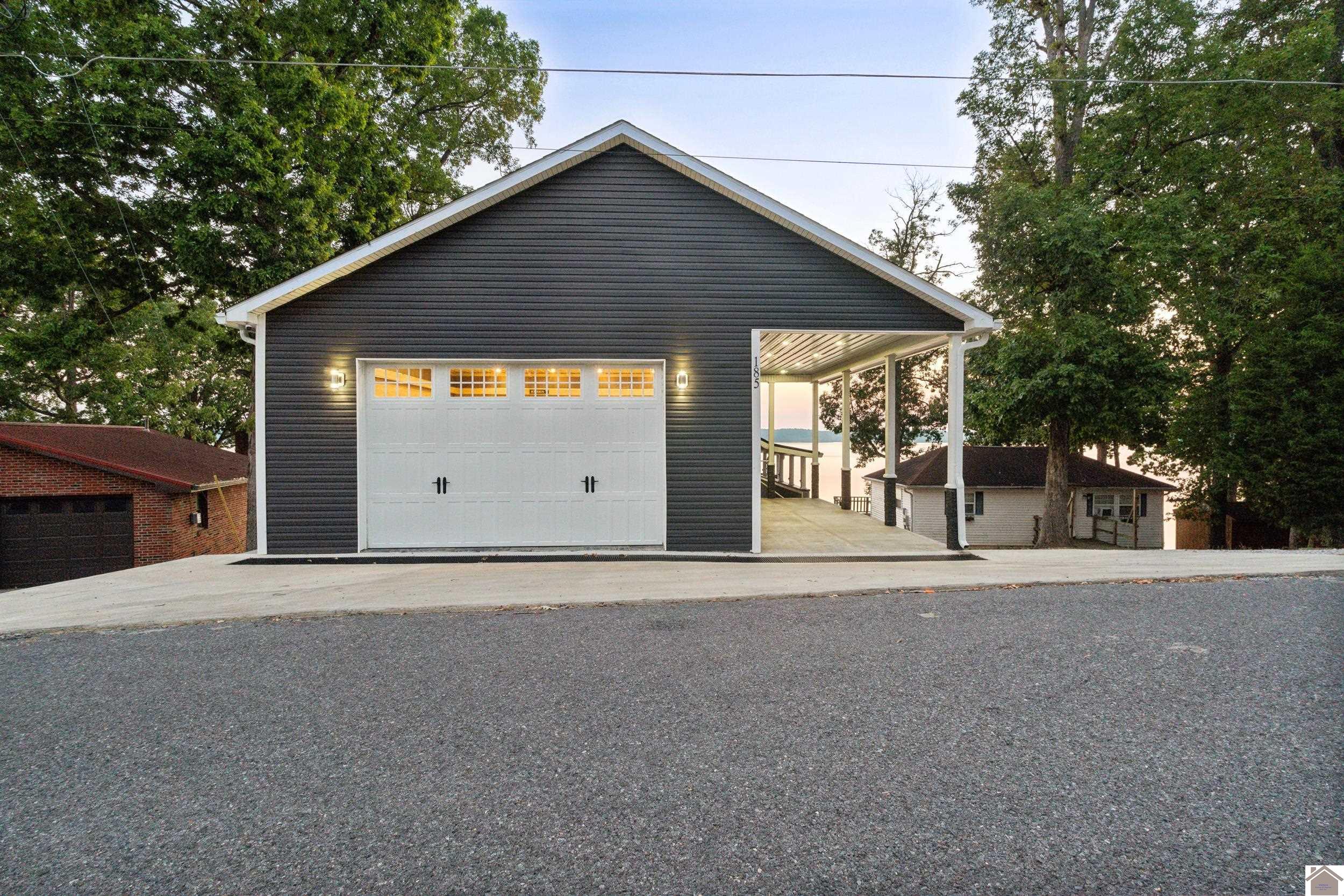 185 Arthur Court