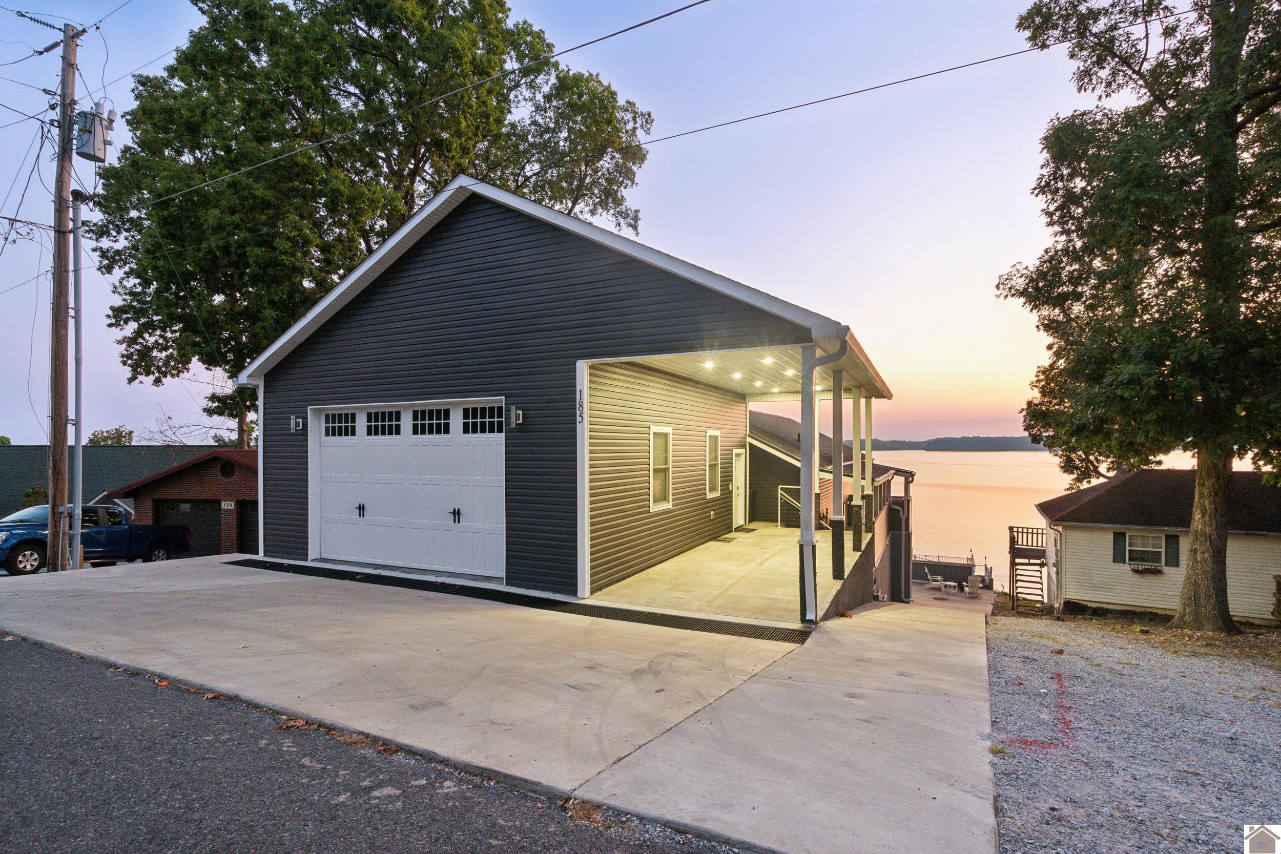 185 Arthur Court