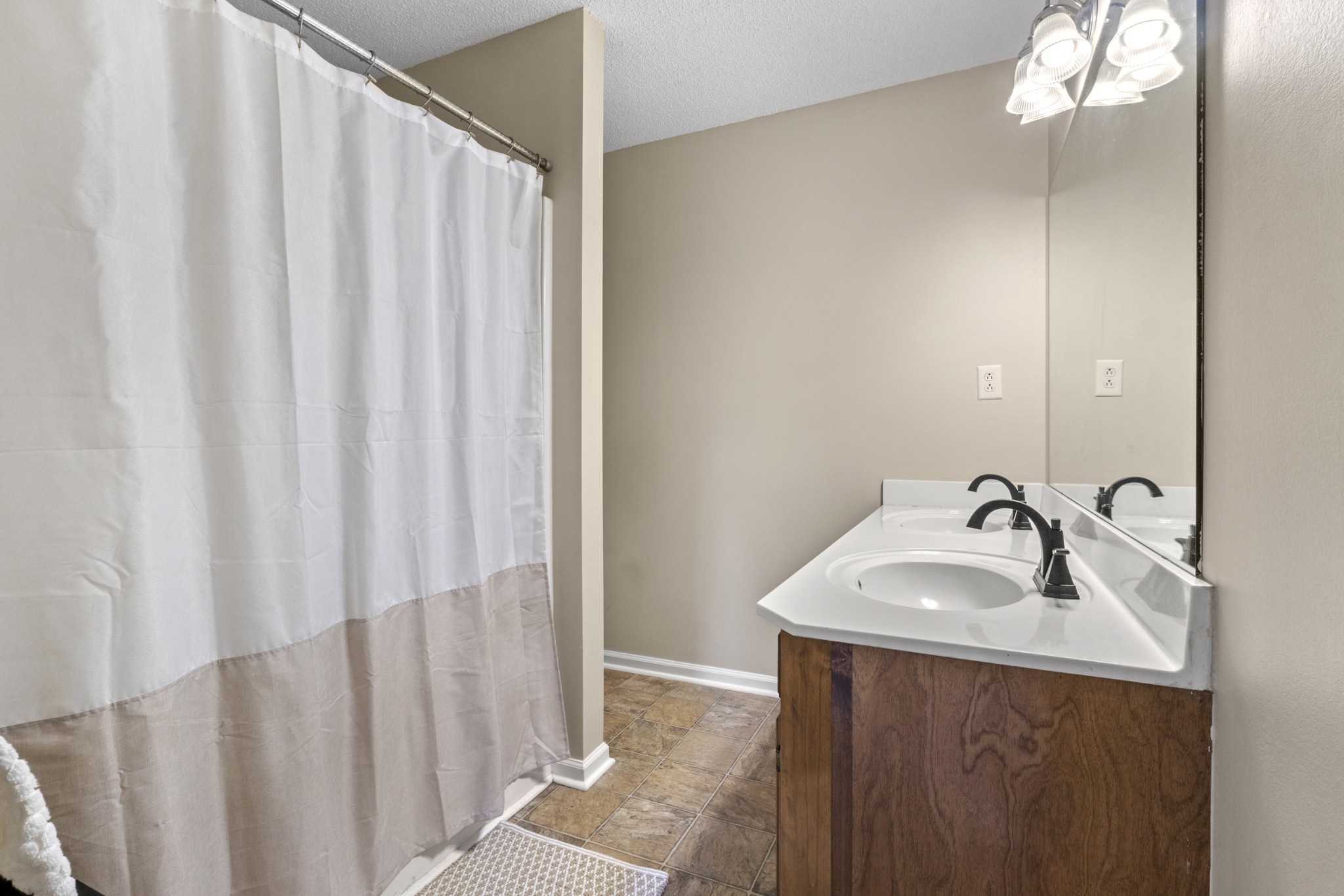 409 Cyprus Ct
