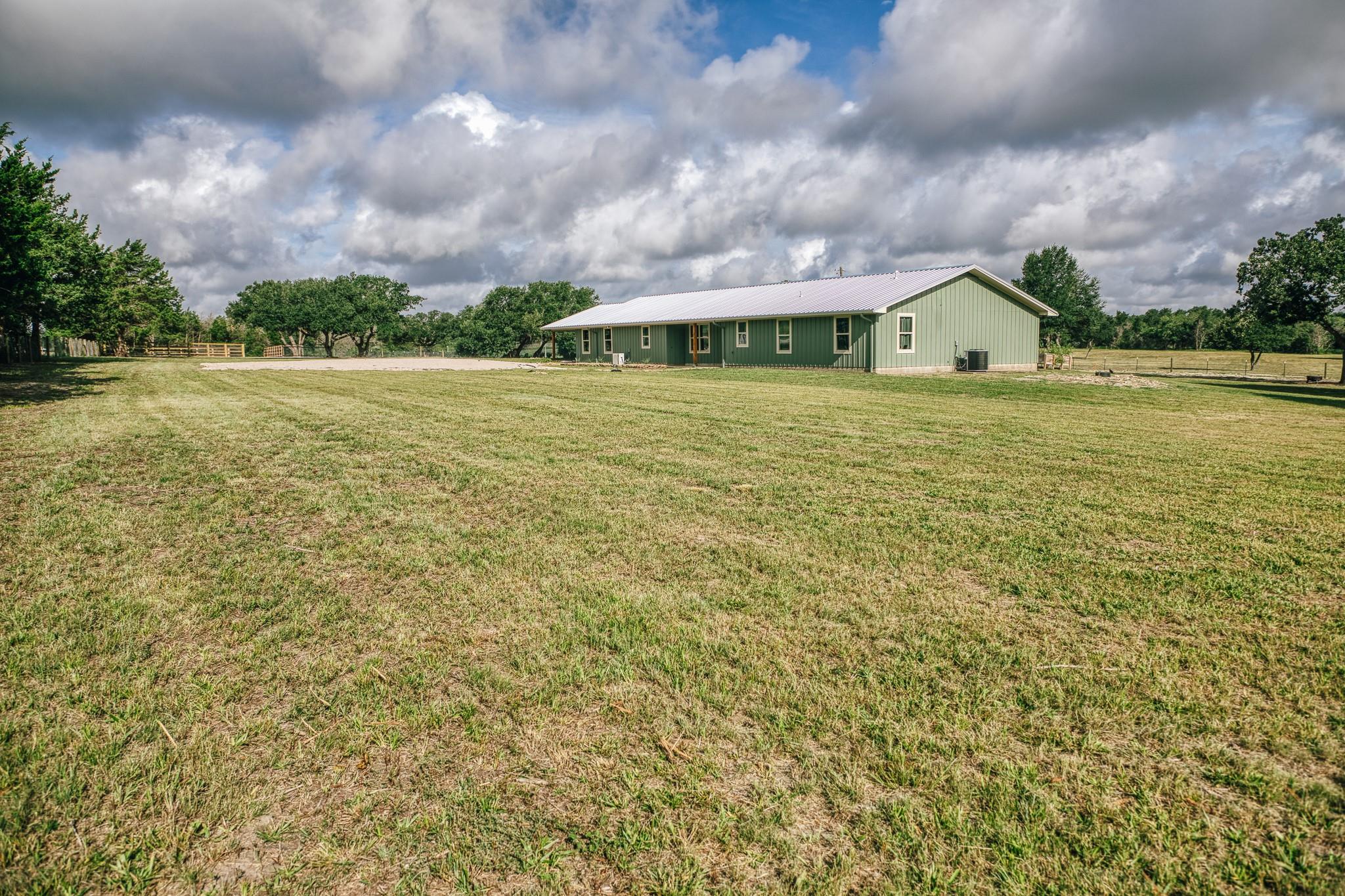 4601 Fm 390 E