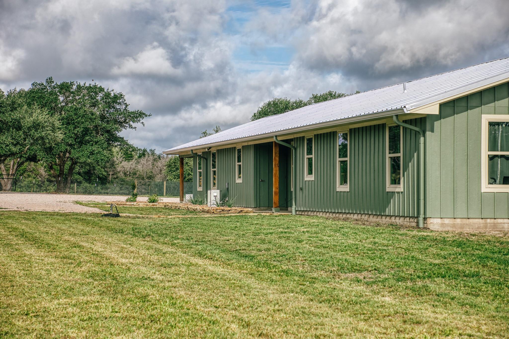 4601 Fm 390 E