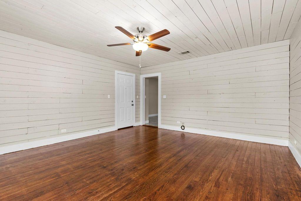 409 East Austin Street