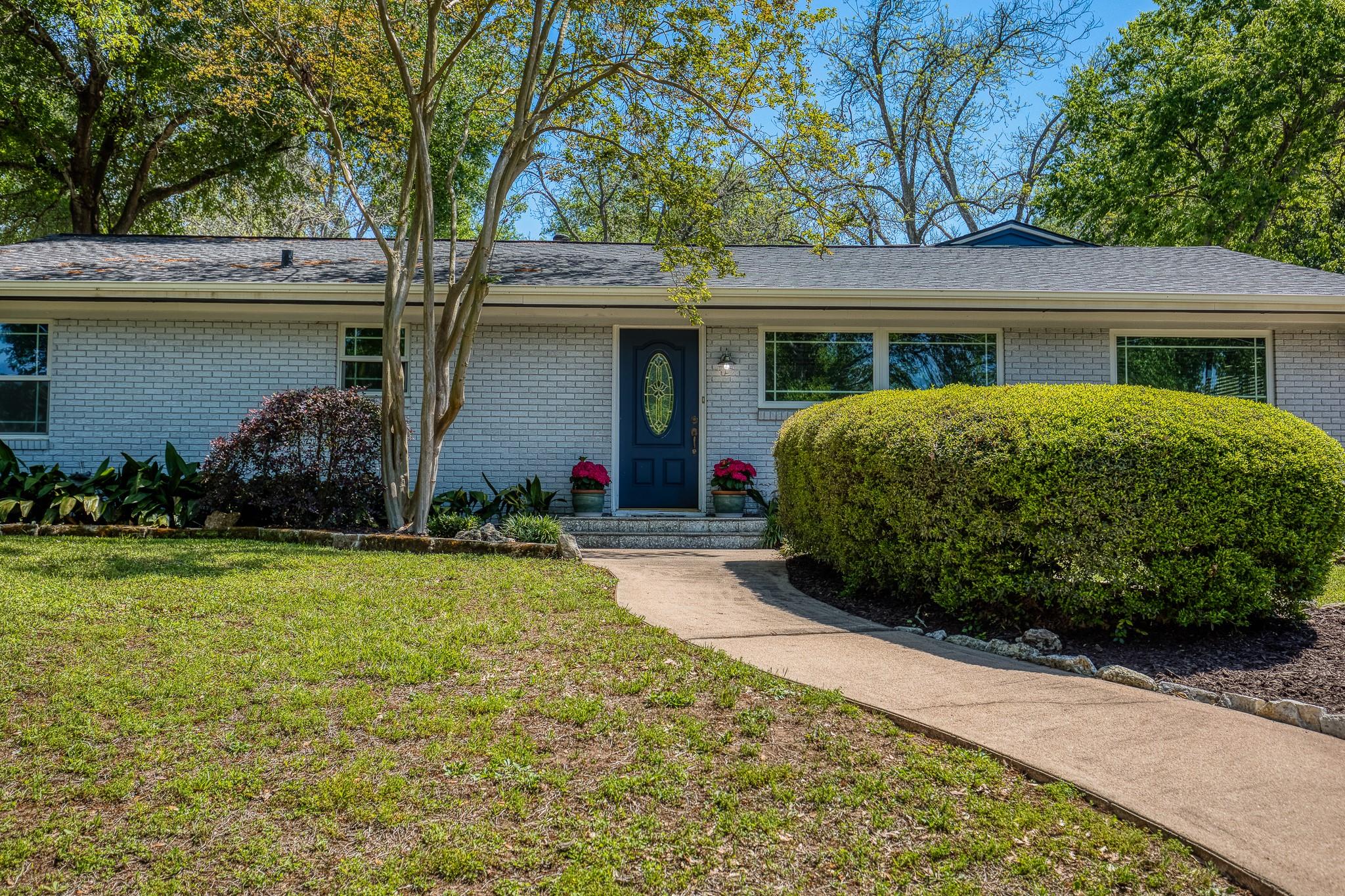 503 W Tom Green Street