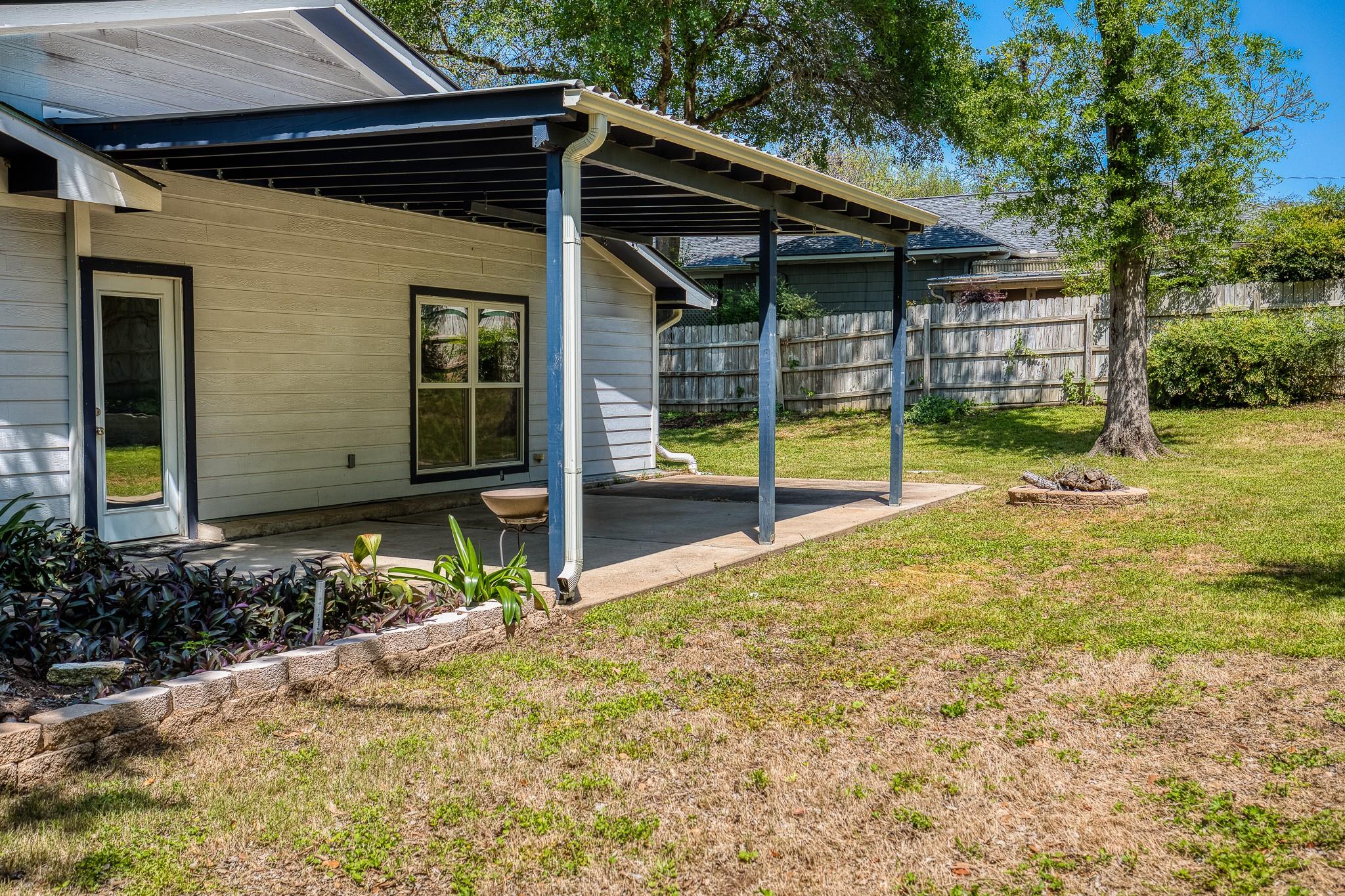 503 W Tom Green Street