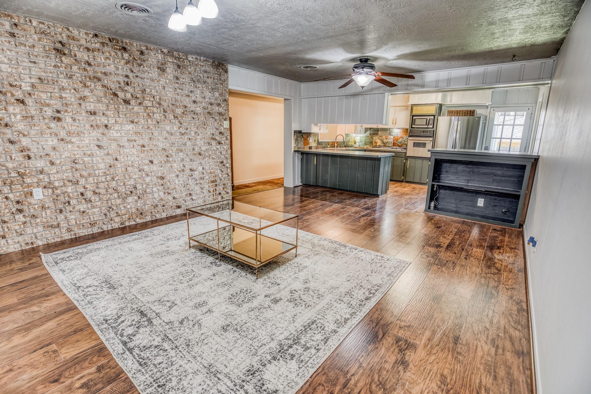 503 W Tom Green Street