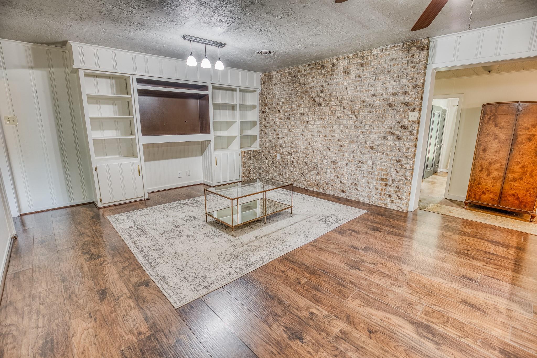 503 W Tom Green Street