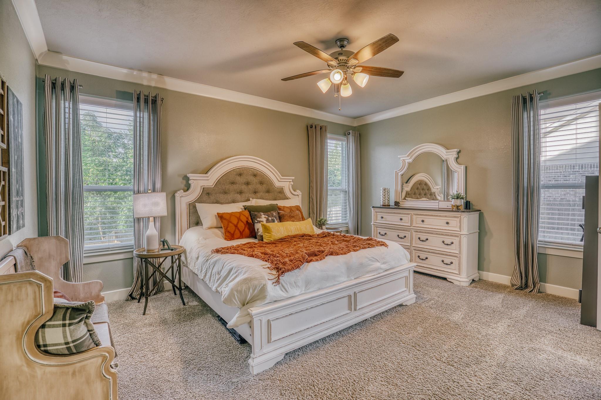 1704 Twin Oaks Circle