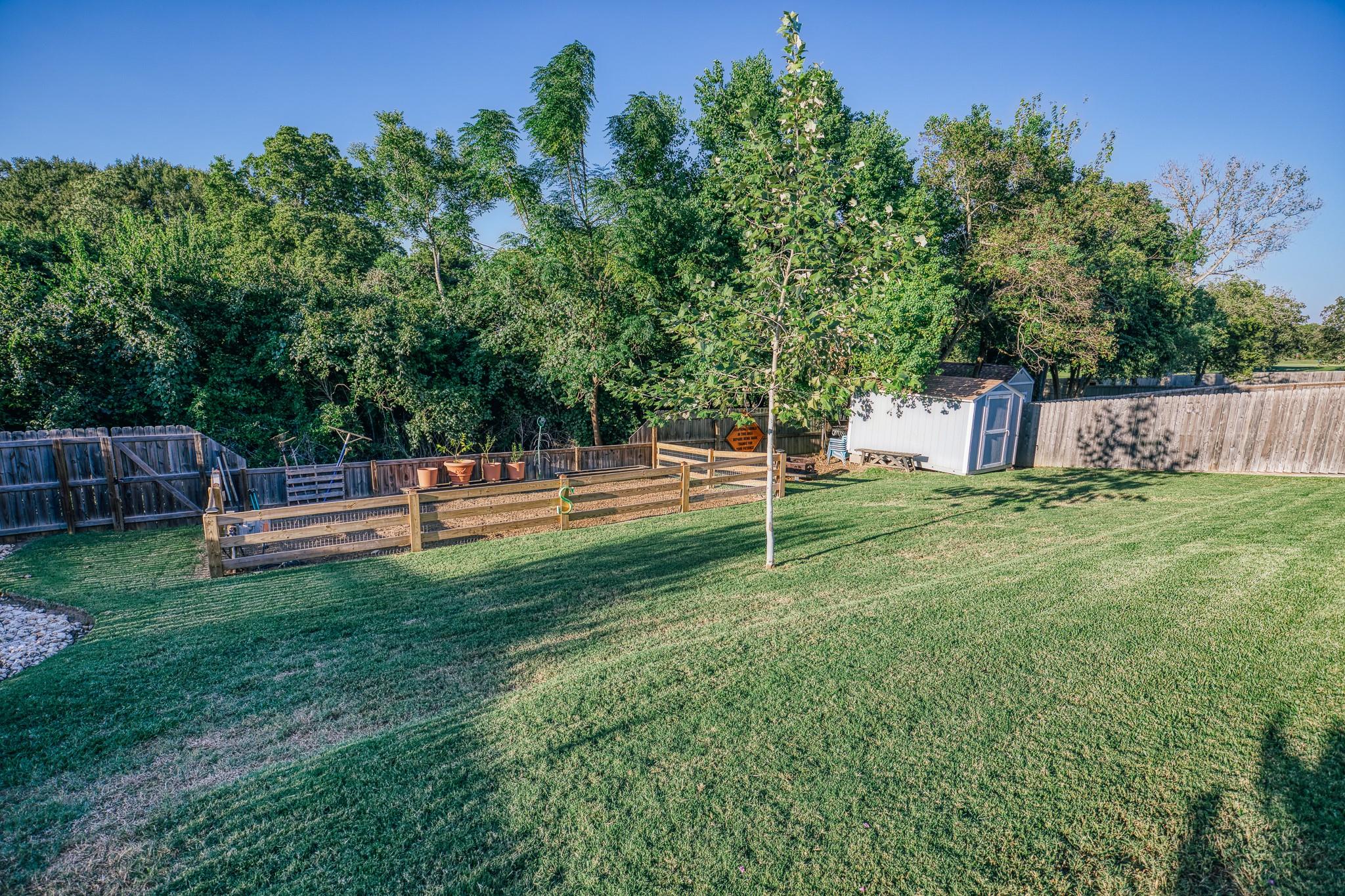 1704 Twin Oaks Circle