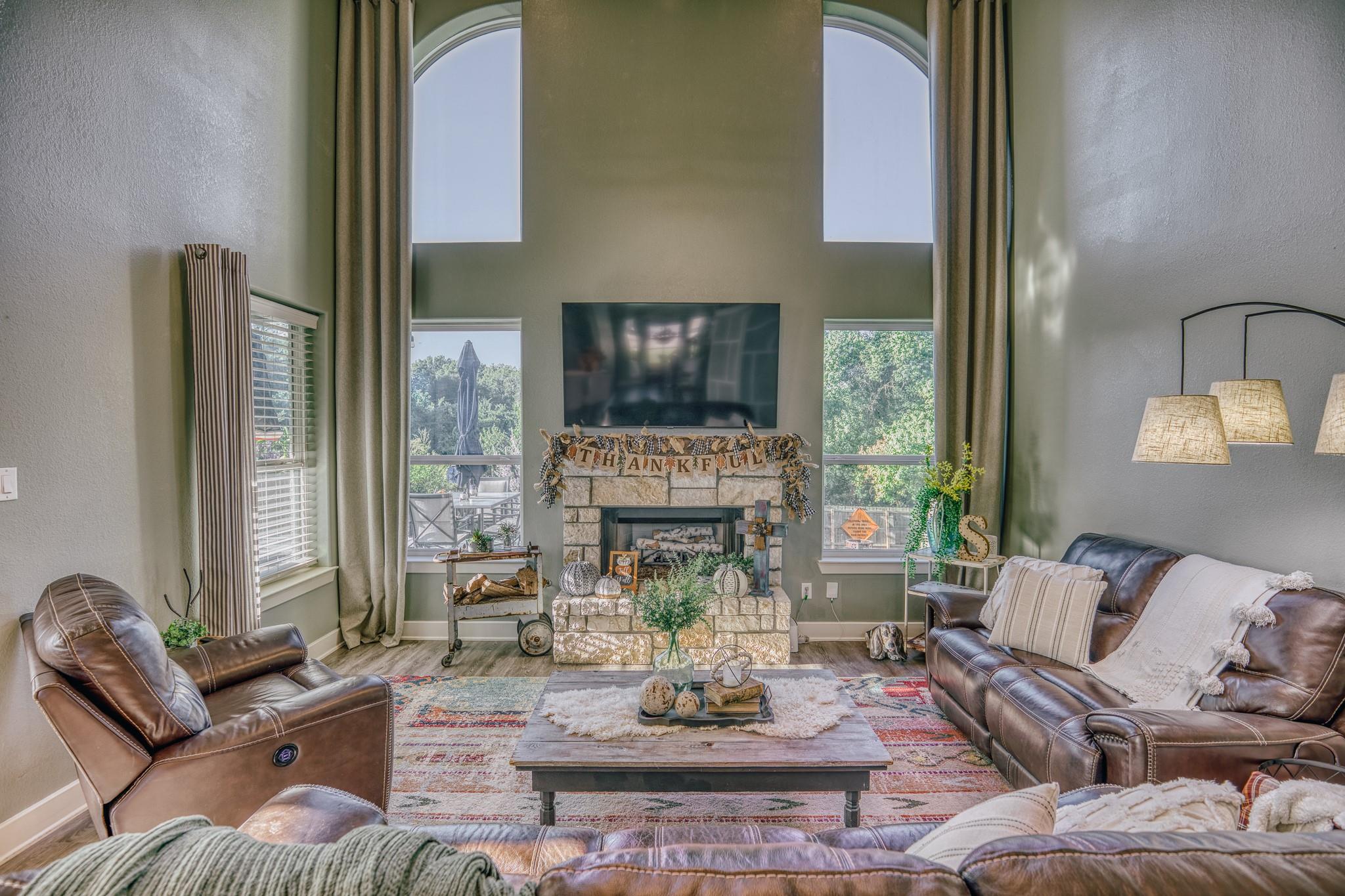 1704 Twin Oaks Circle