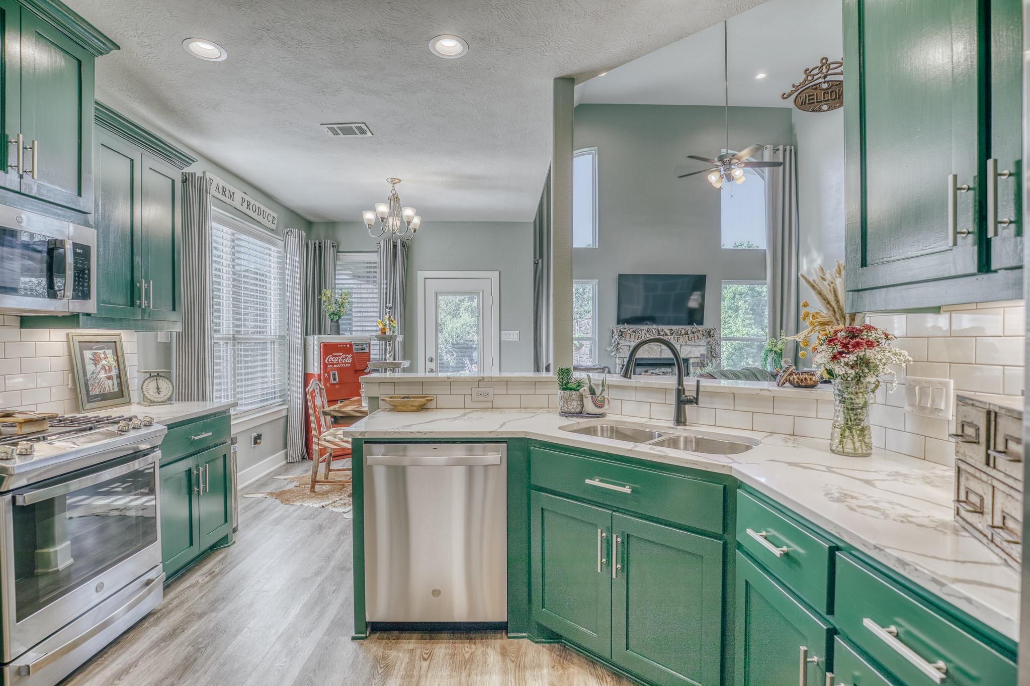 1704 Twin Oaks Circle