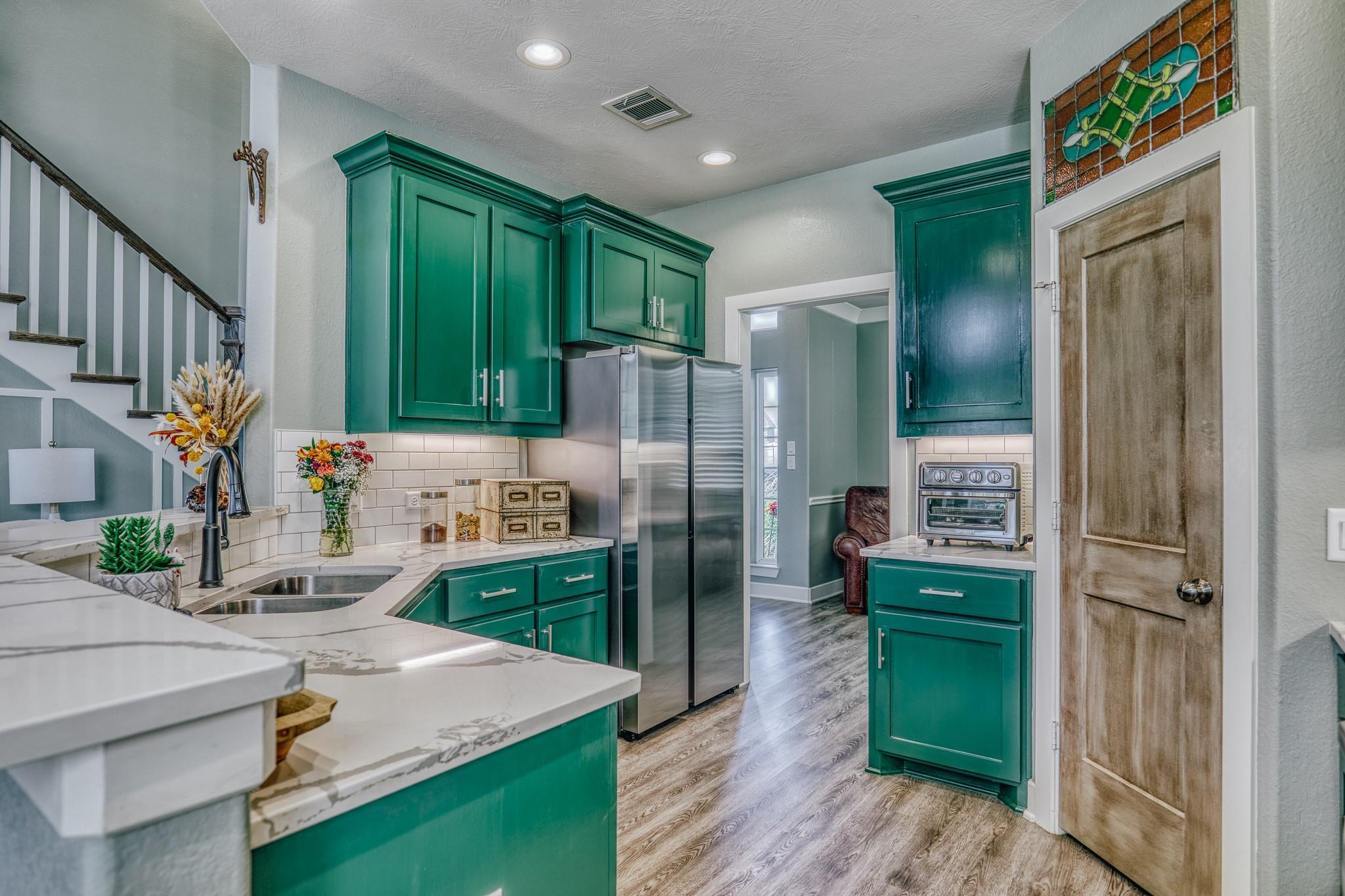 1704 Twin Oaks Circle