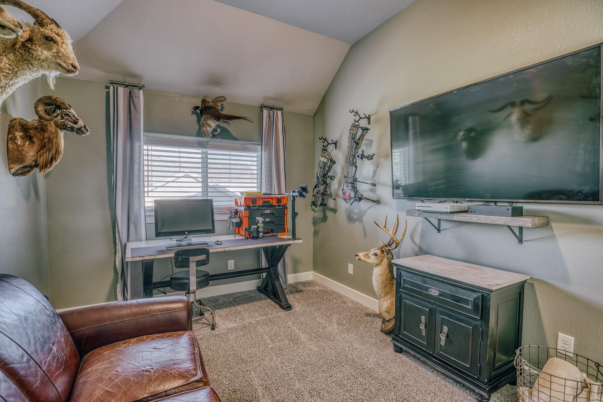 1704 Twin Oaks Circle
