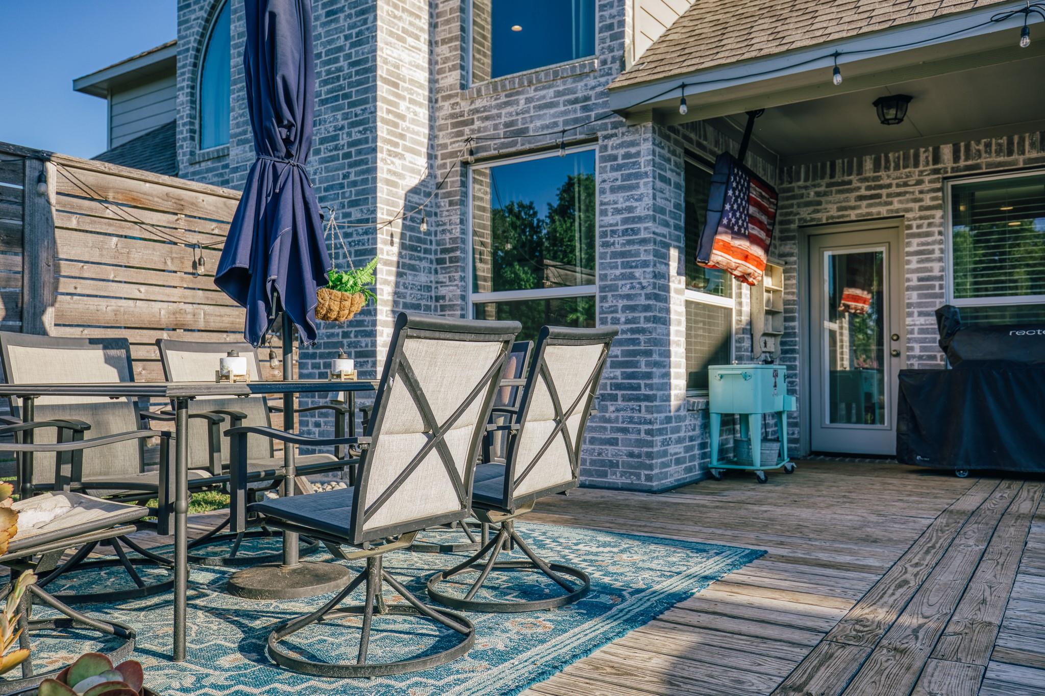 1704 Twin Oaks Circle