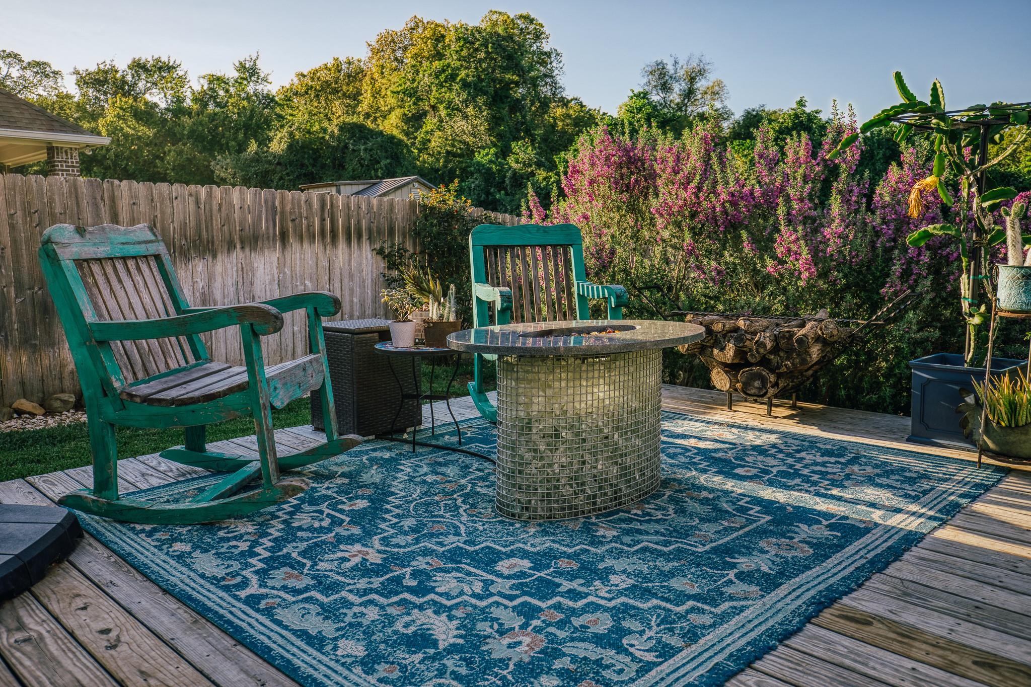 1704 Twin Oaks Circle