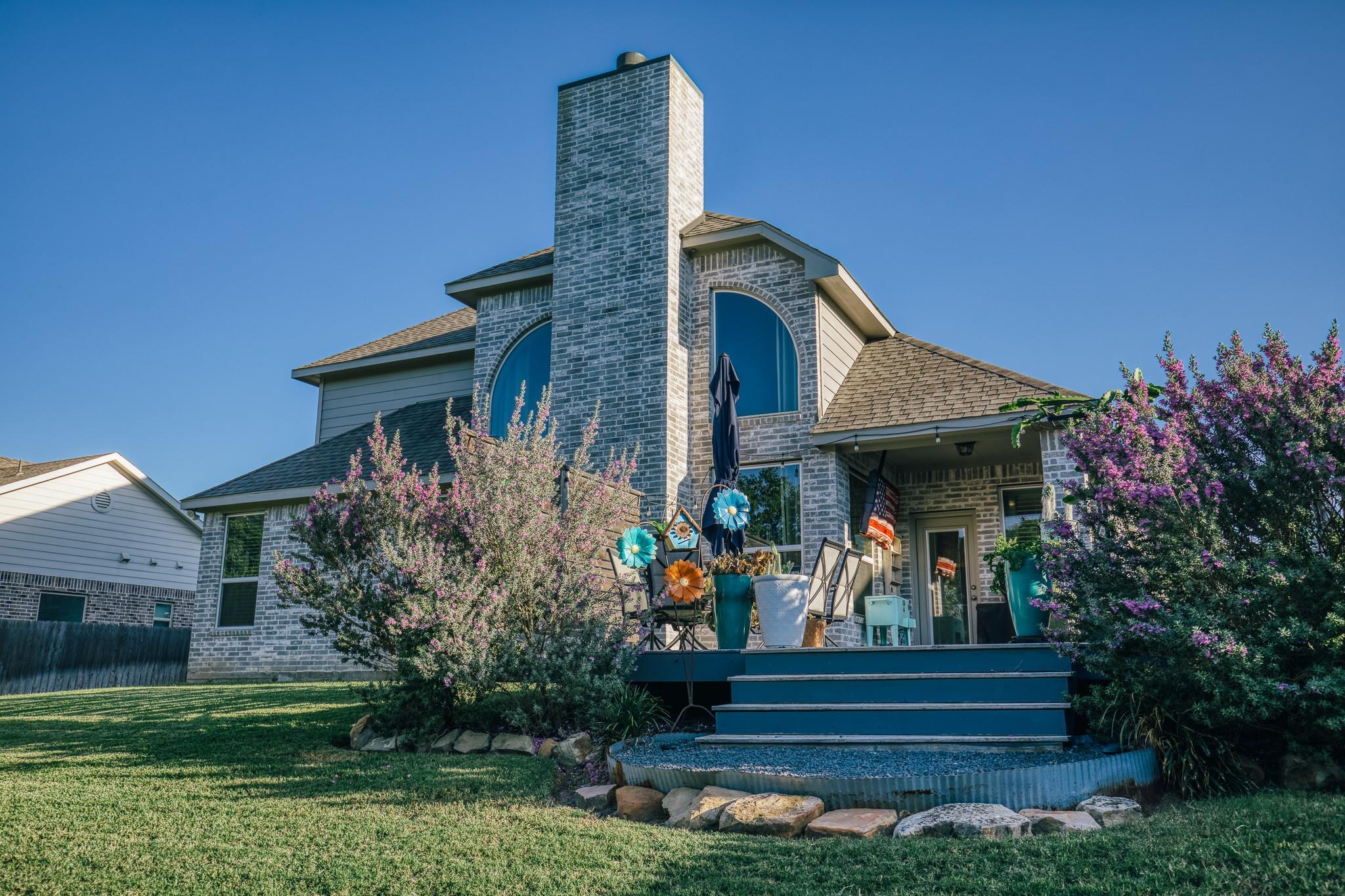 1704 Twin Oaks Circle