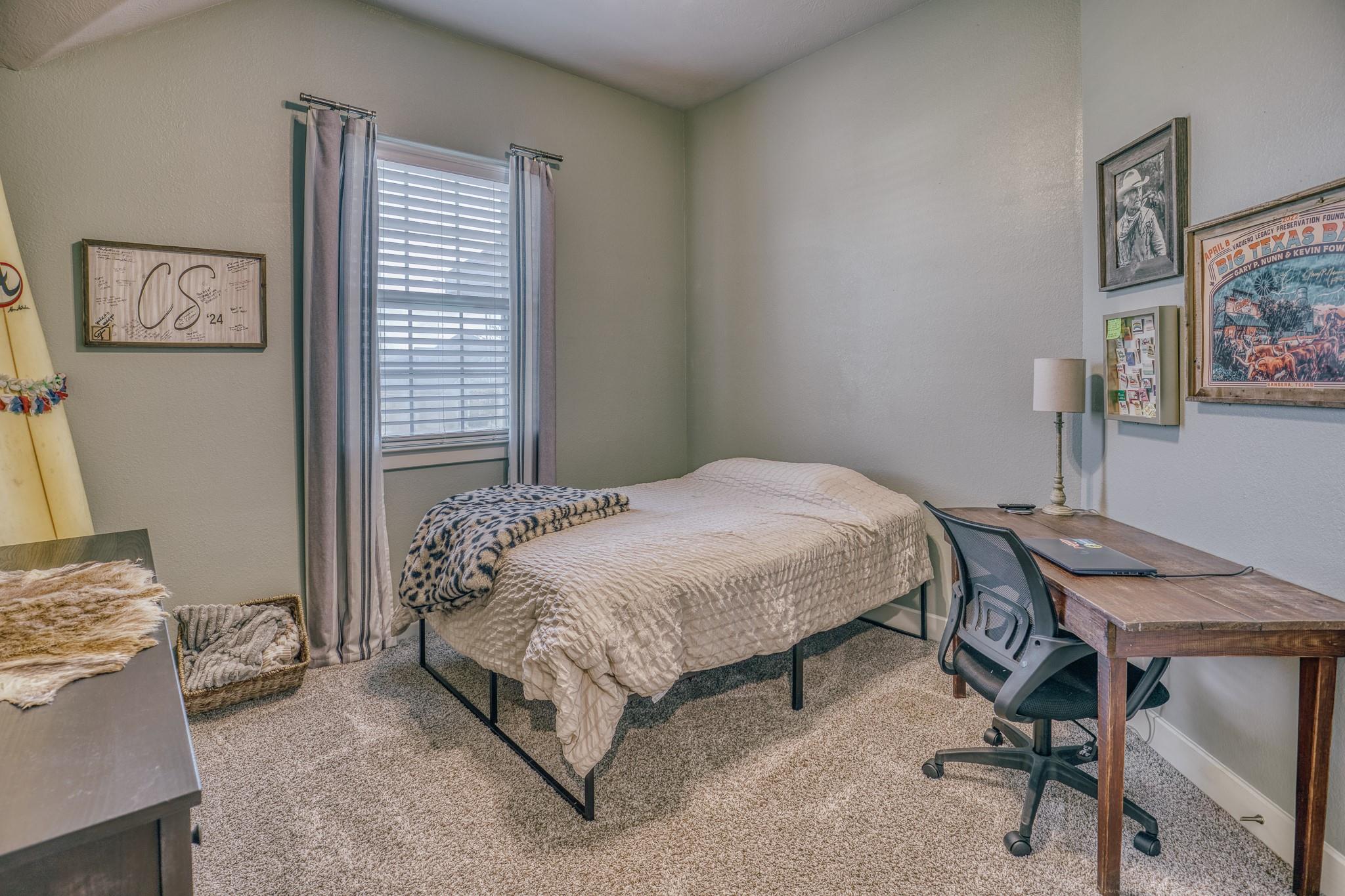 1704 Twin Oaks Circle