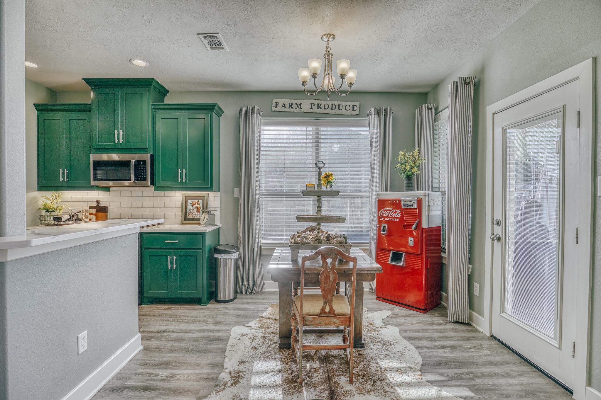 1704 Twin Oaks Circle