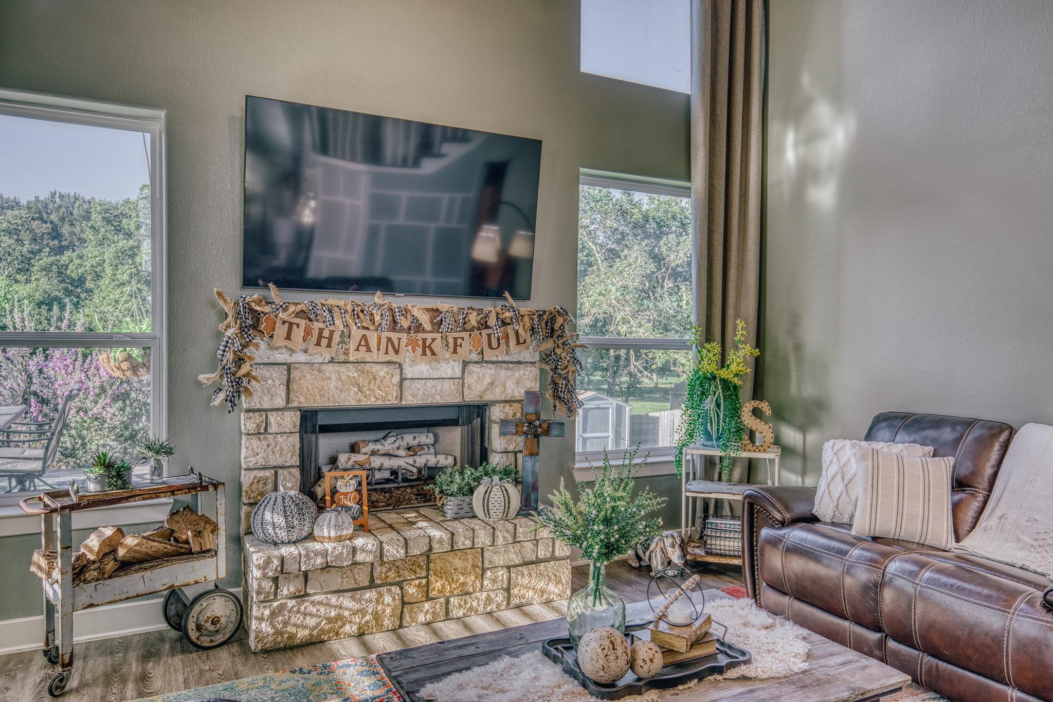1704 Twin Oaks Circle