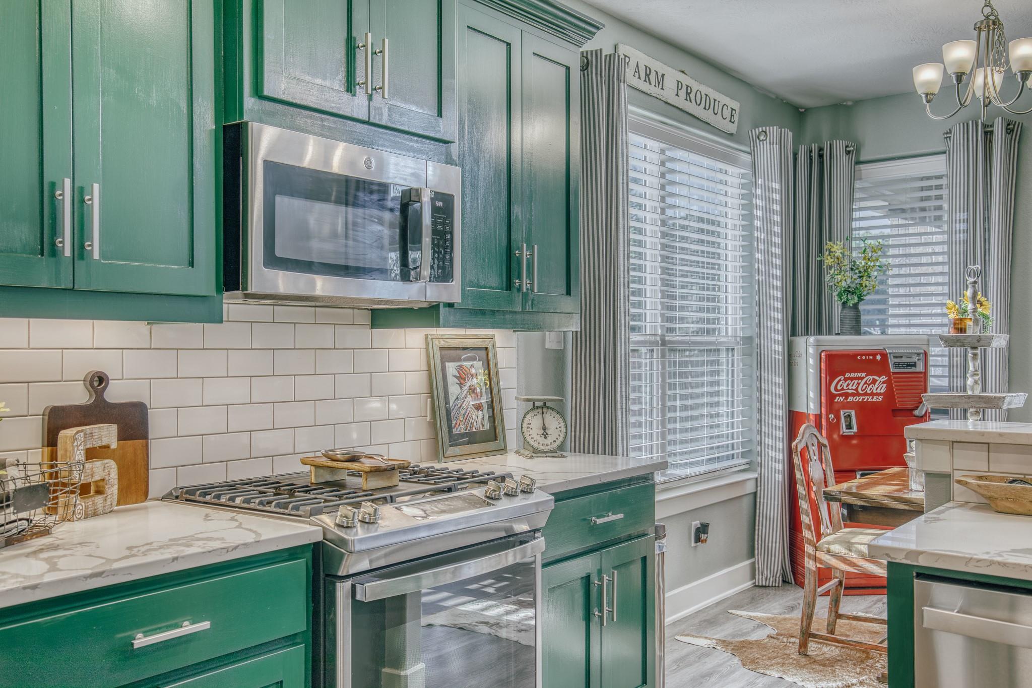 1704 Twin Oaks Circle