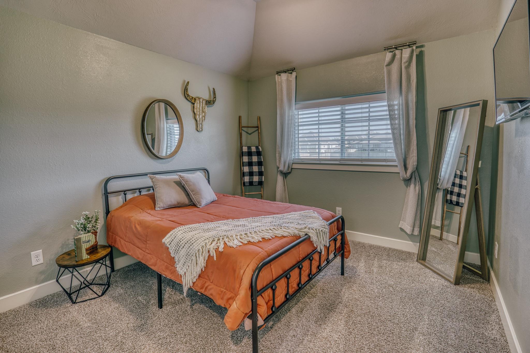 1704 Twin Oaks Circle