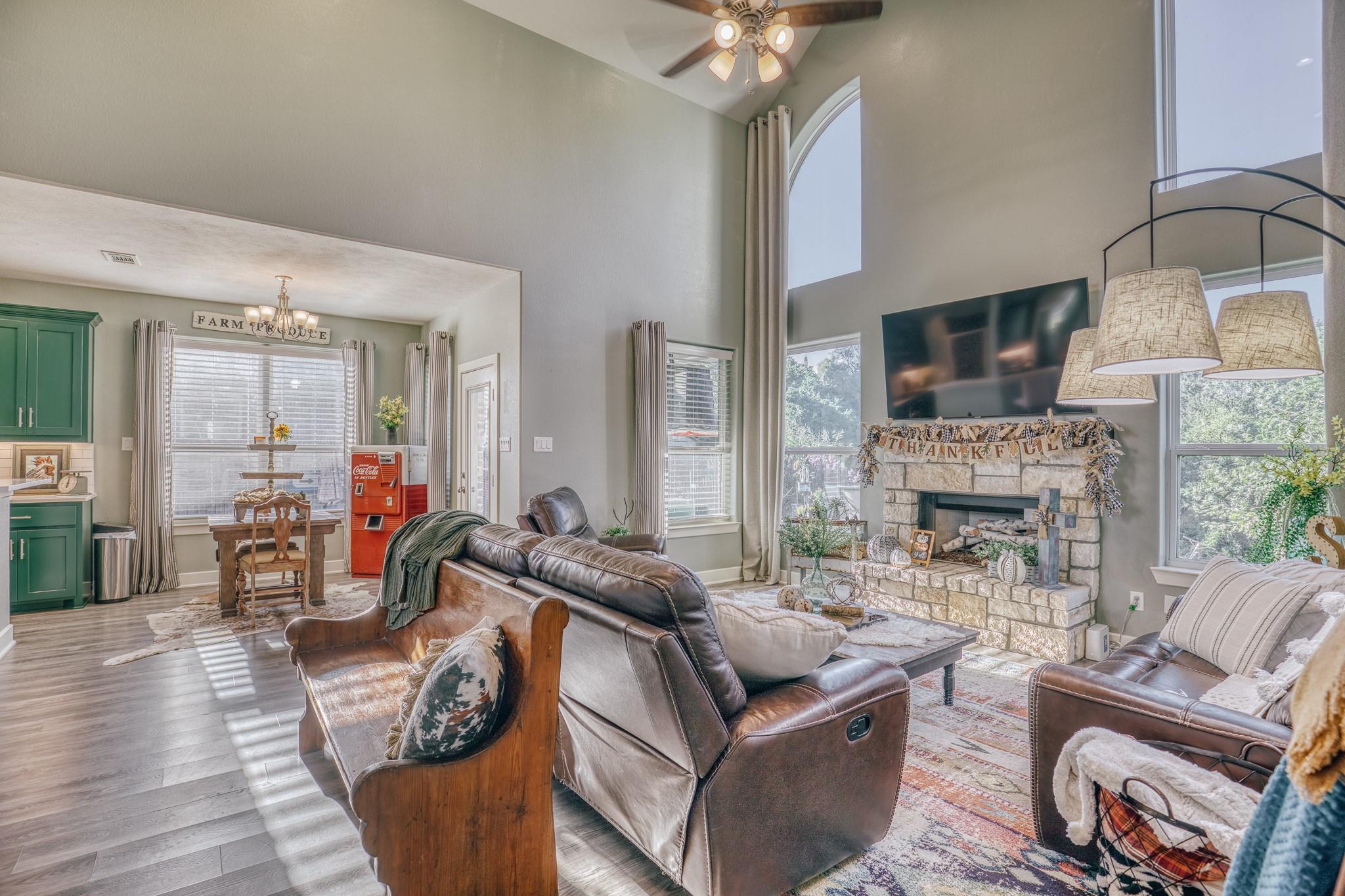 1704 Twin Oaks Circle
