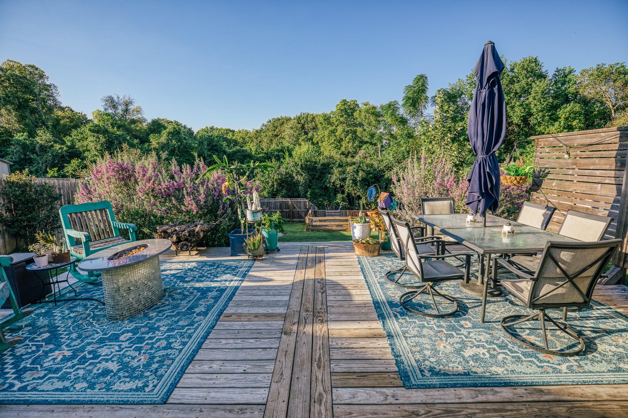 1704 Twin Oaks Circle
