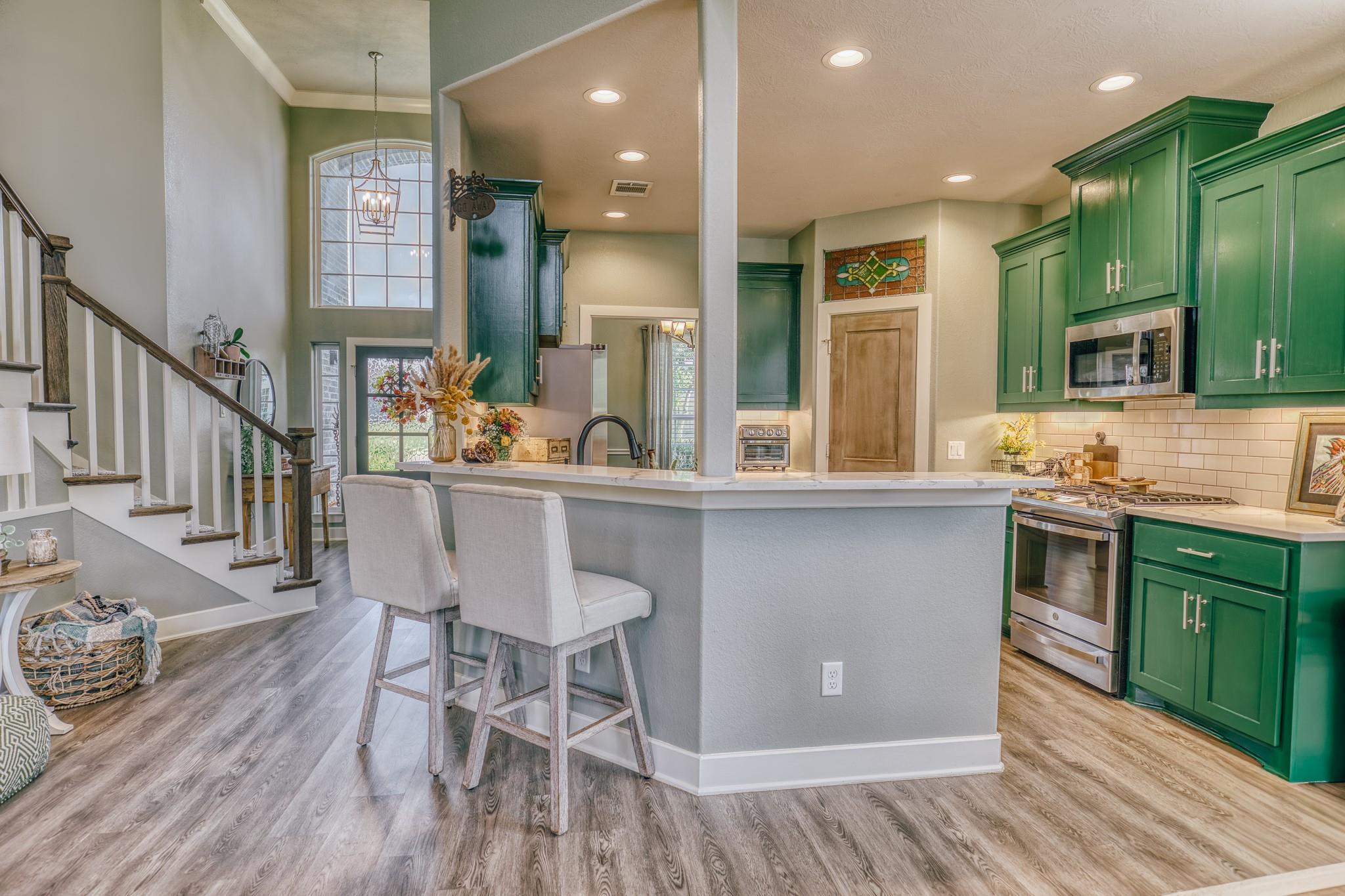 1704 Twin Oaks Circle