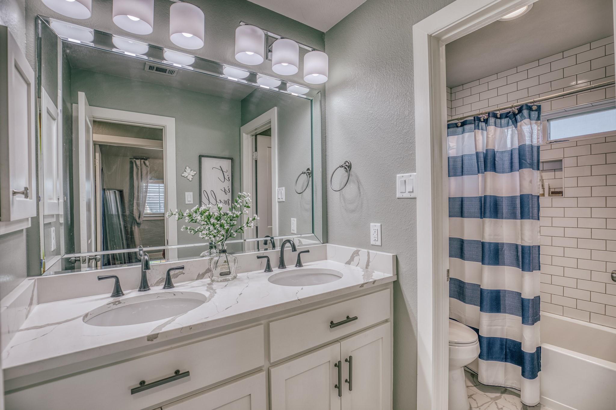 1704 Twin Oaks Circle