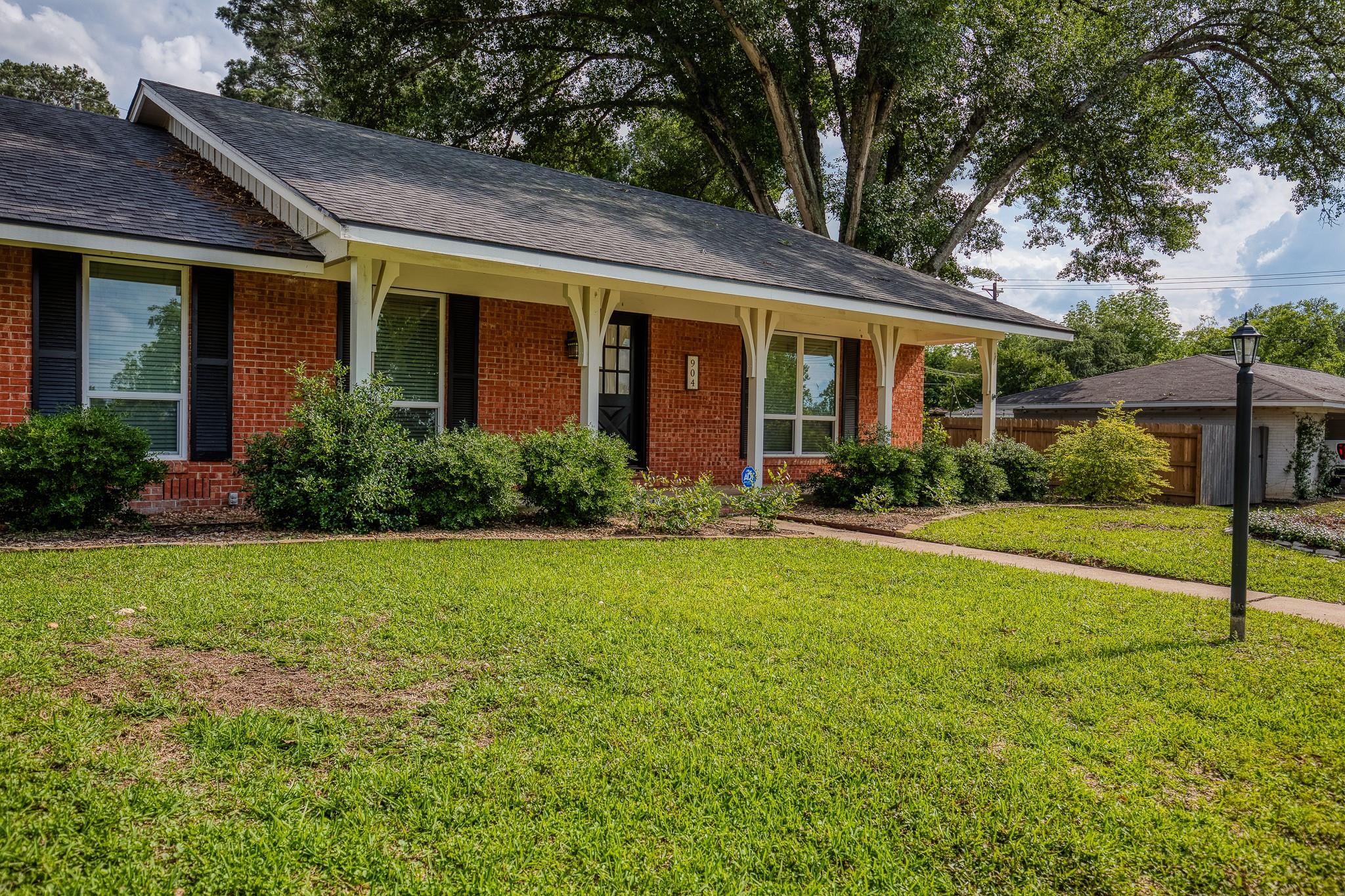 904 Mae Way