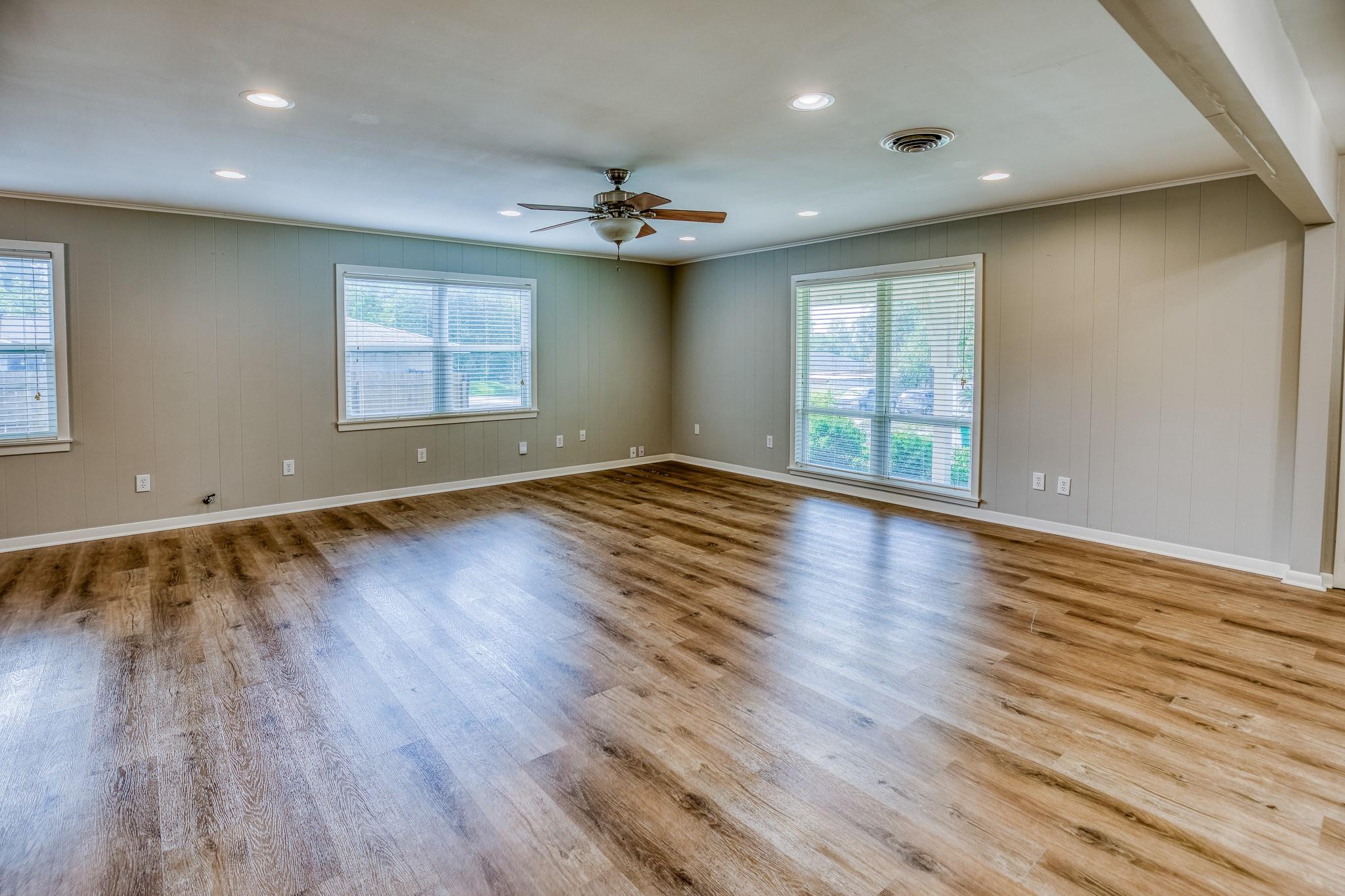 904 Mae Way