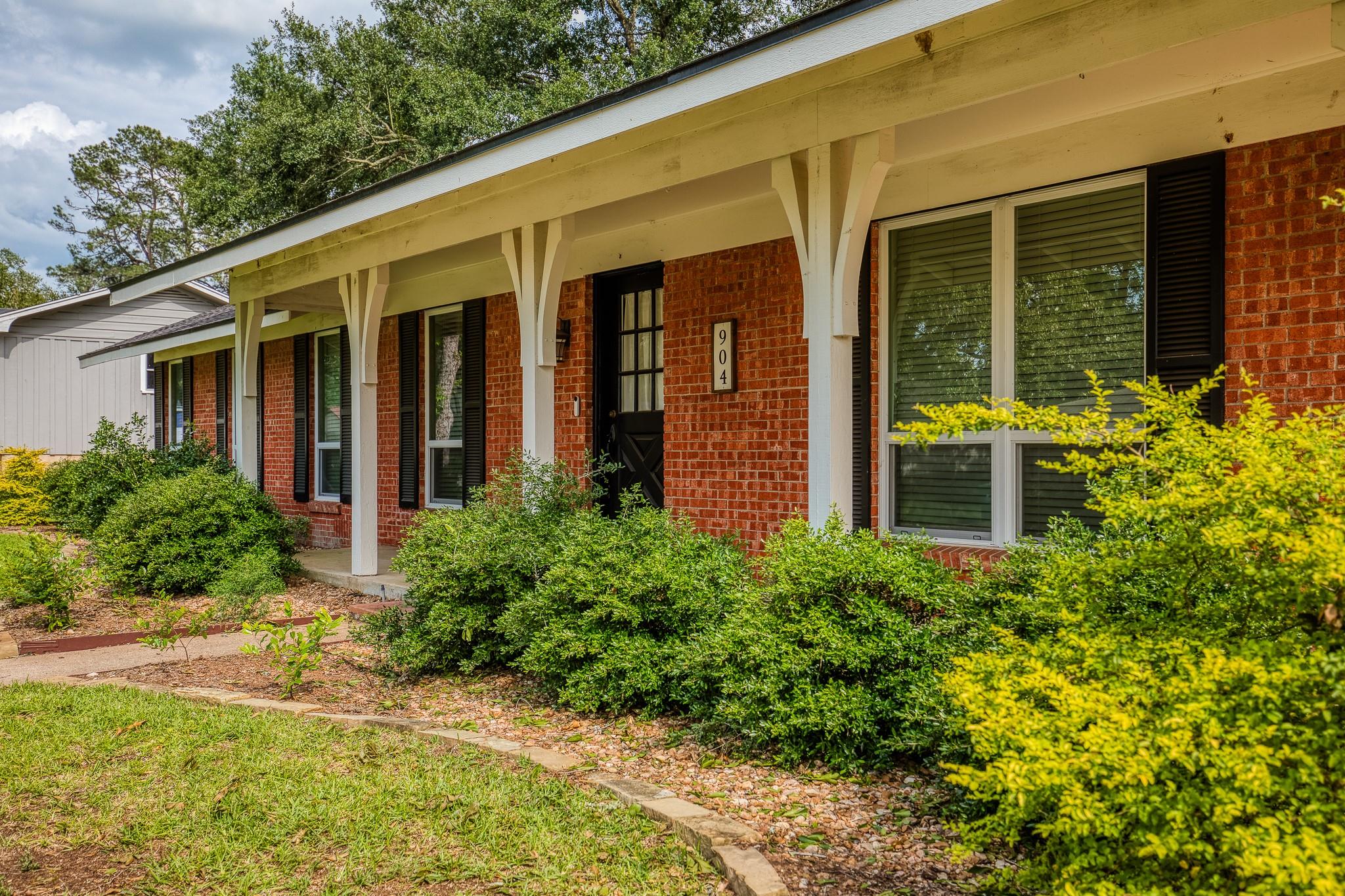904 Mae Way