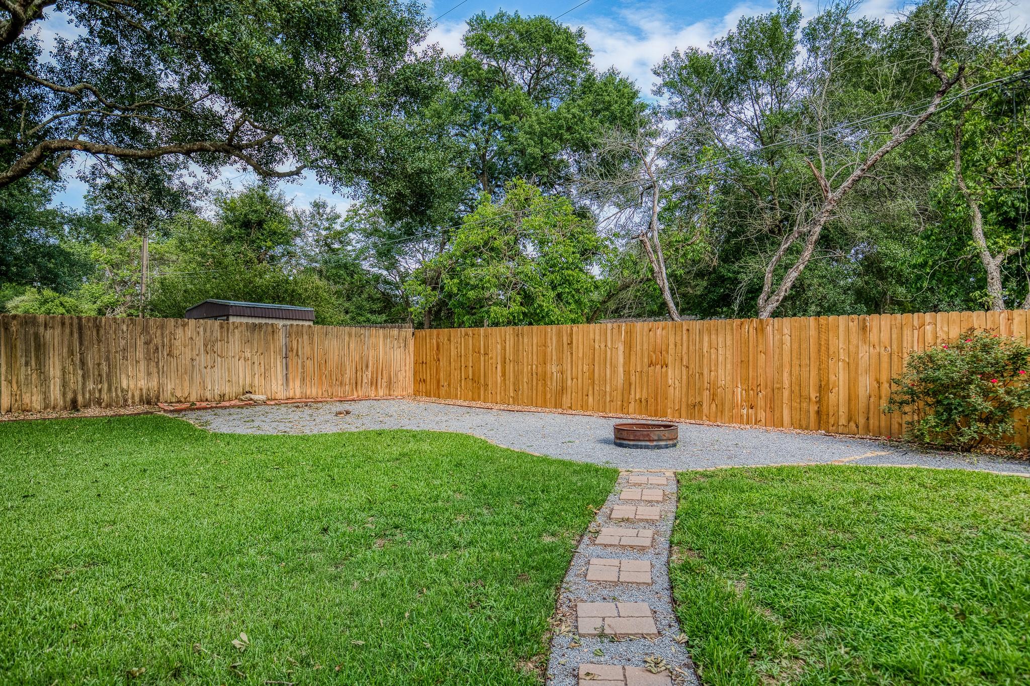 904 Mae Way