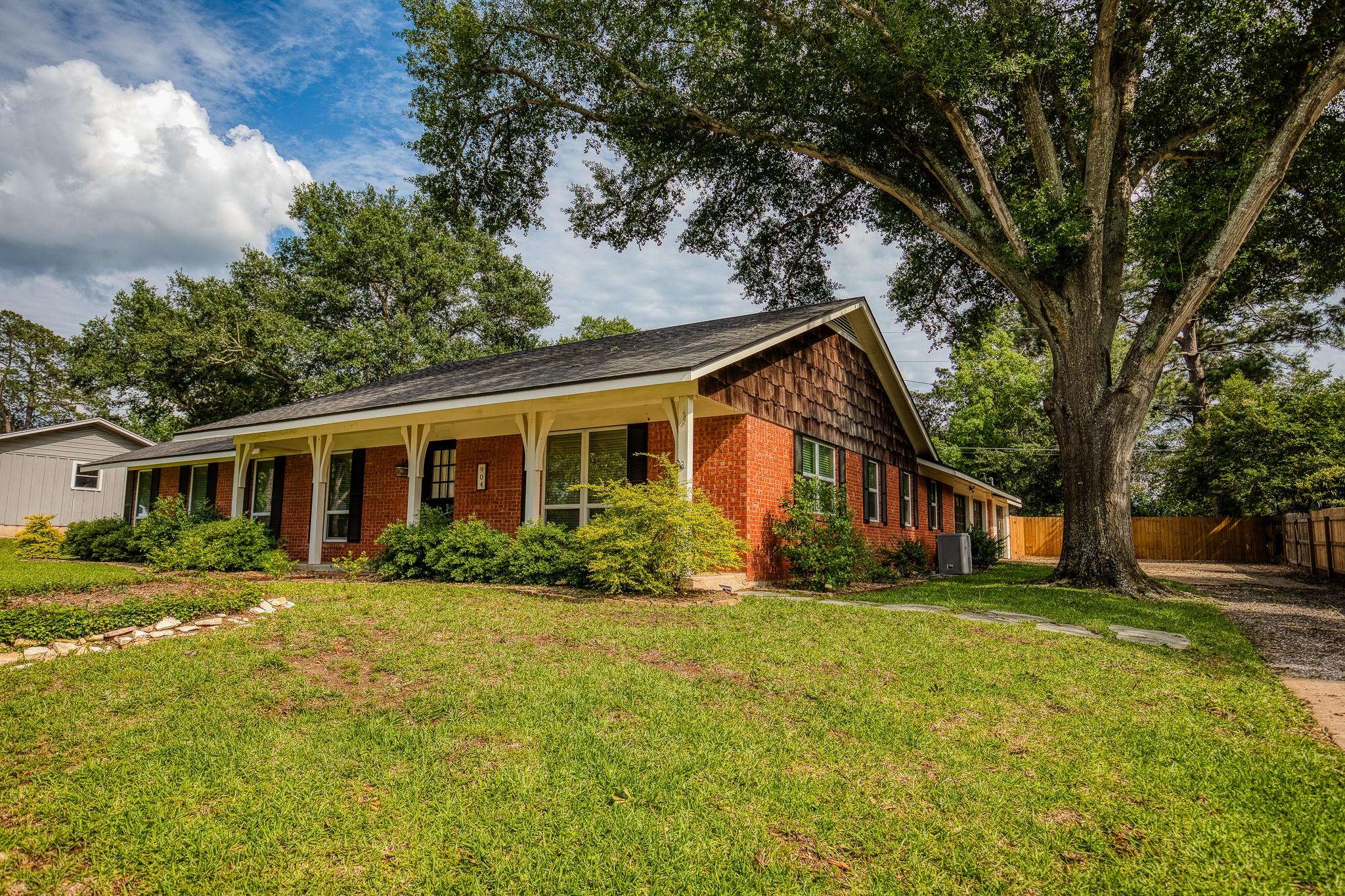 904 Mae Way