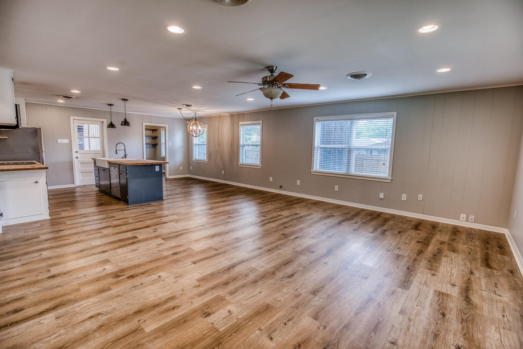 904 Mae Way