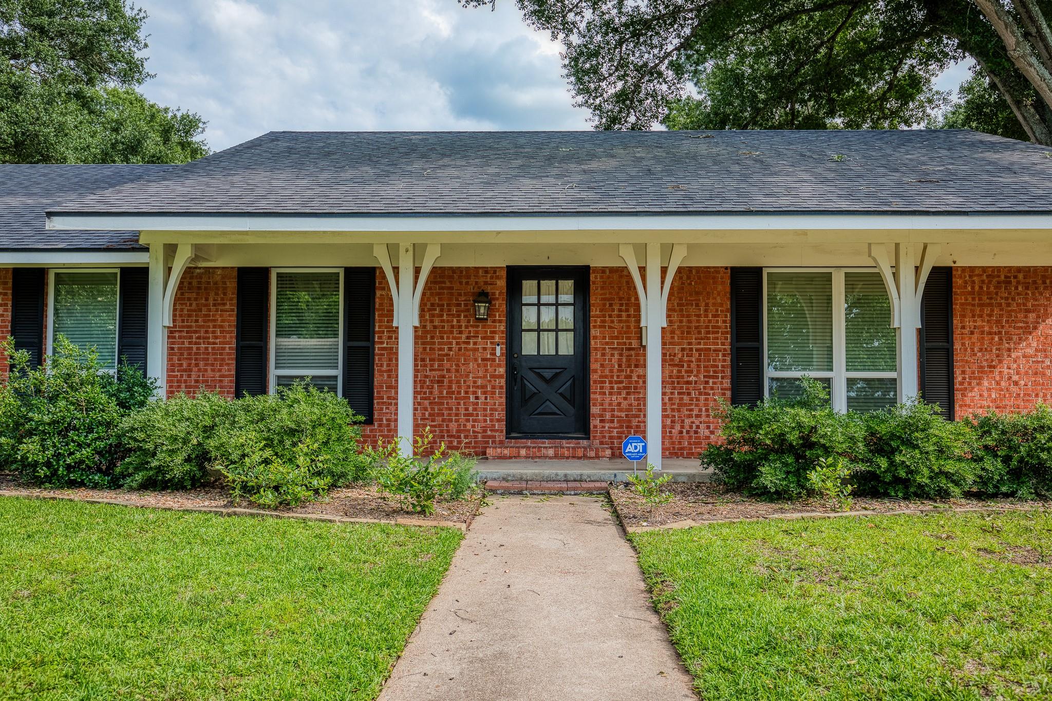 904 Mae Way