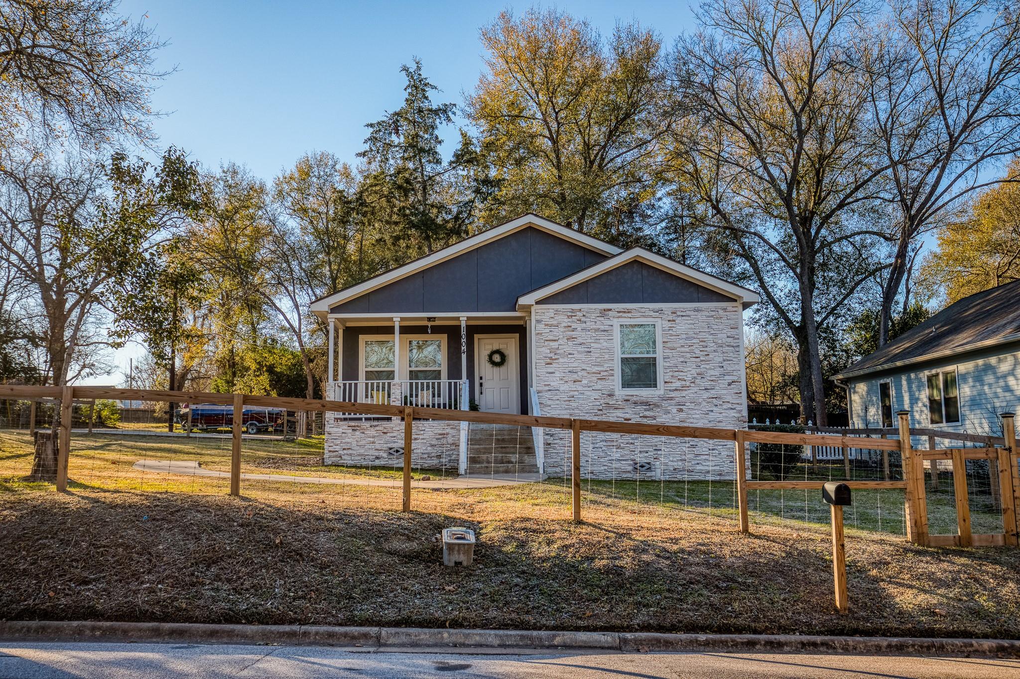1004 Pecan Street