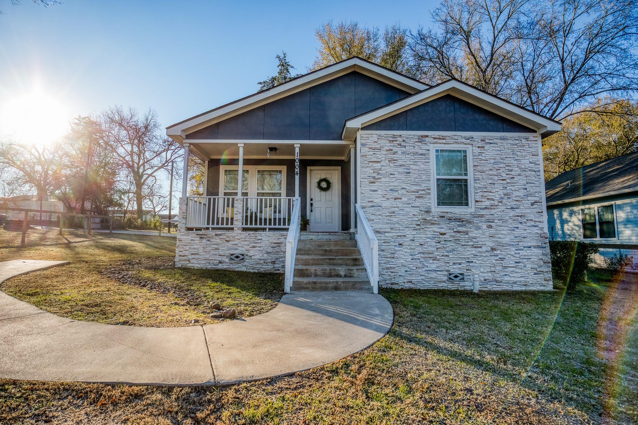 1004 Pecan Street