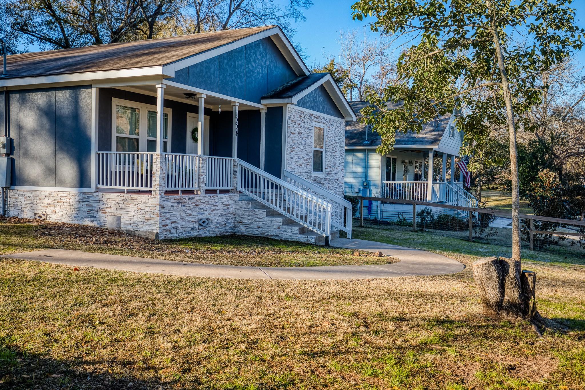 1004 Pecan Street