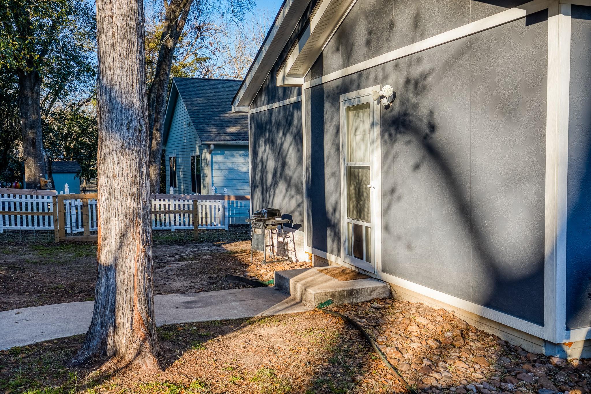 1004 Pecan Street