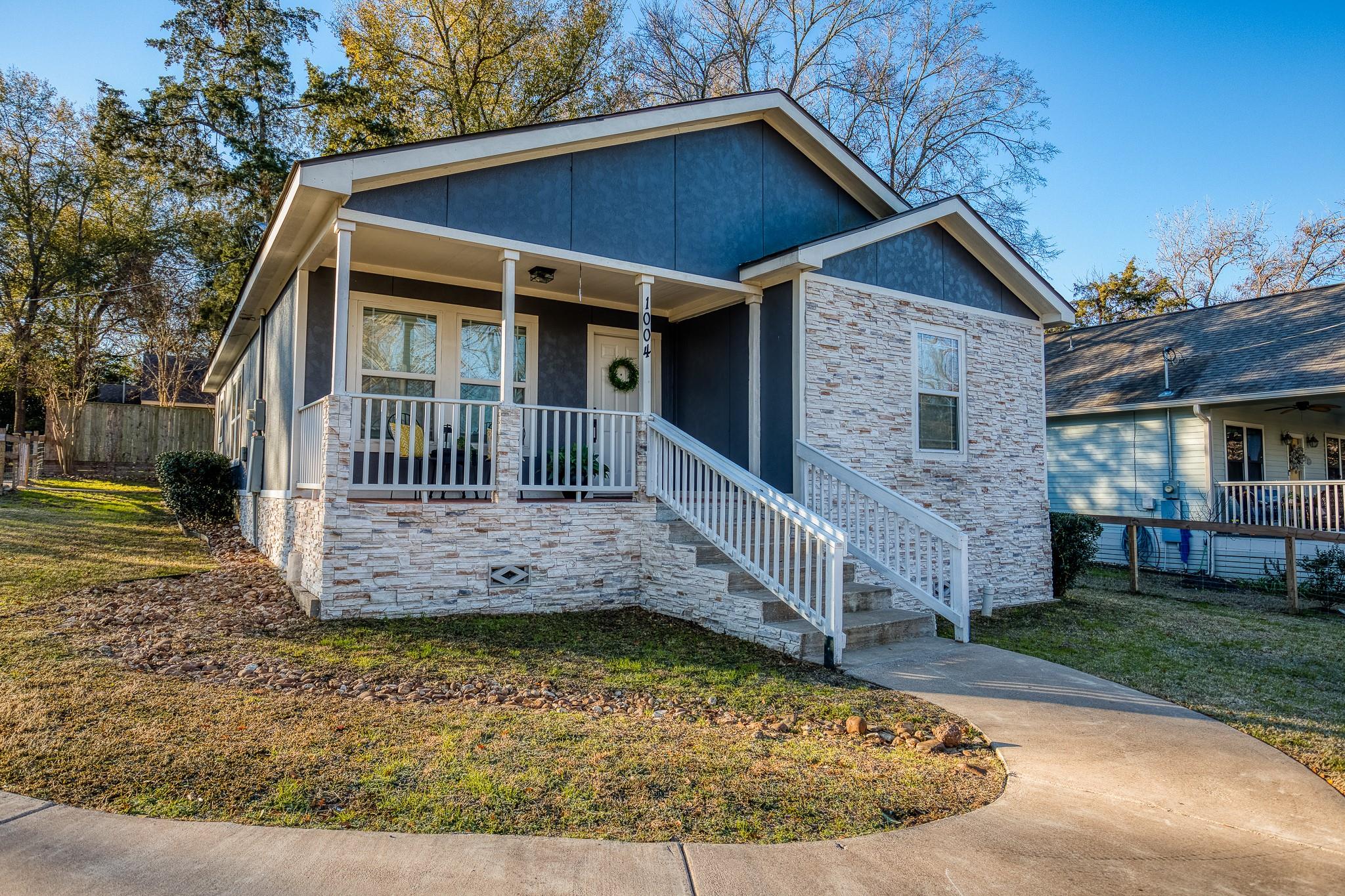 1004 Pecan Street